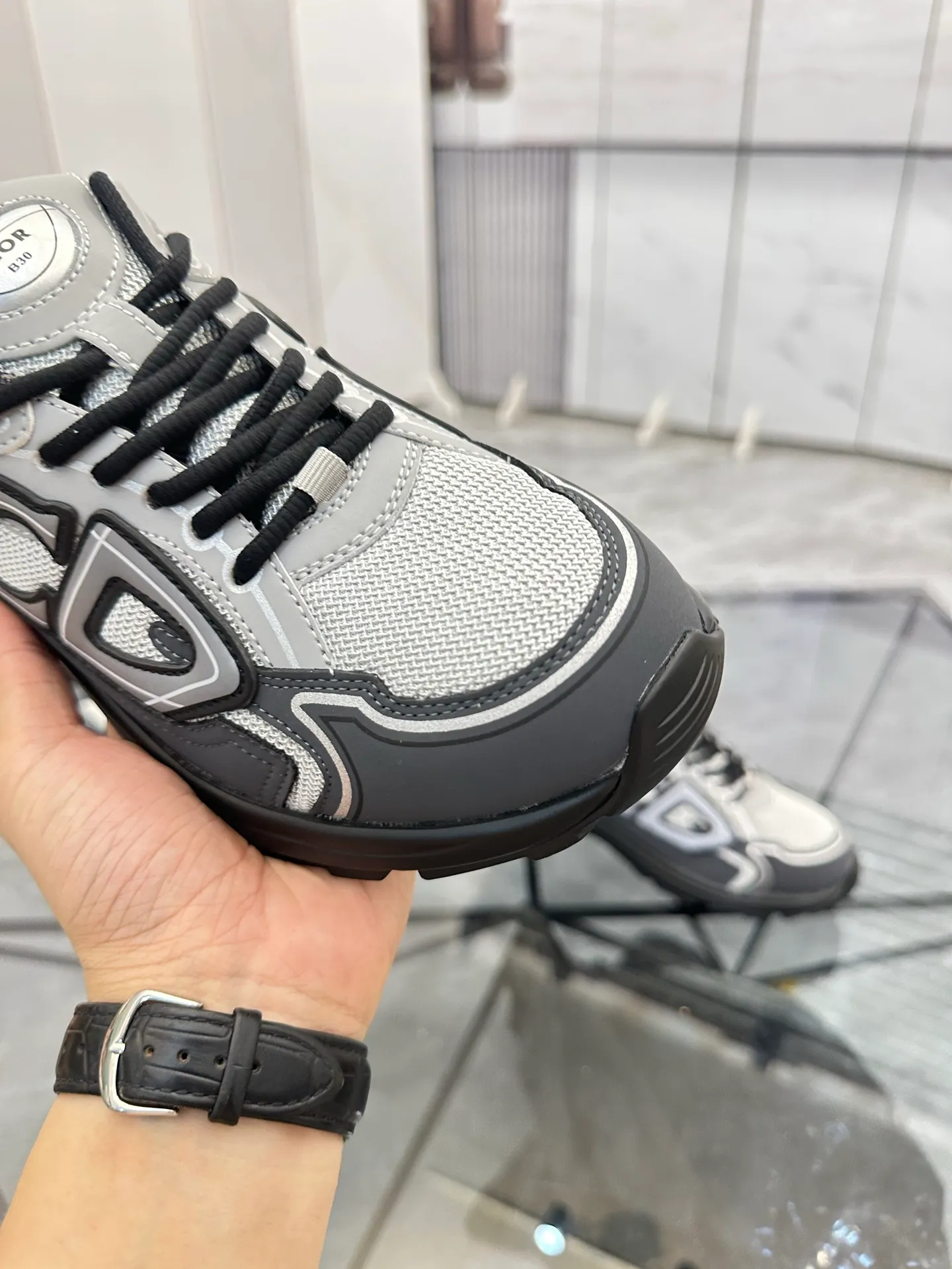 Men's shoes: 💰P400¥ Available in Guangzhou Product trademark: Dior* "Dior*" low-top casual shoes Regular size: 35-46 (can be customized to 47) Couple style Product materials: Upper imported cowhide stitched with original fabric, breathable lining, ultra-light foam original outsole. No.: 007